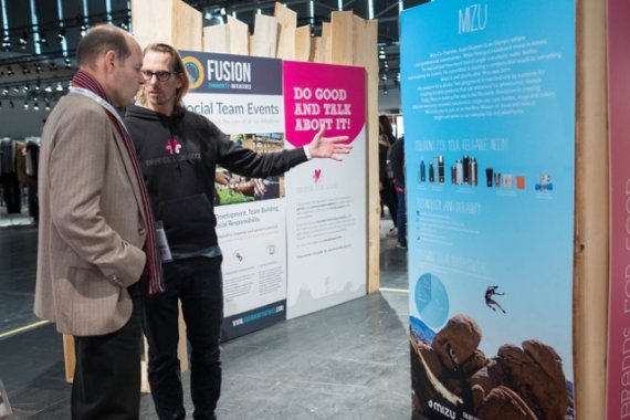 mb-170424-Thomsen Photography-07 Februar 2017-98 Frank Lohse (r.) erklärt die Philosophie von Brands for Good.