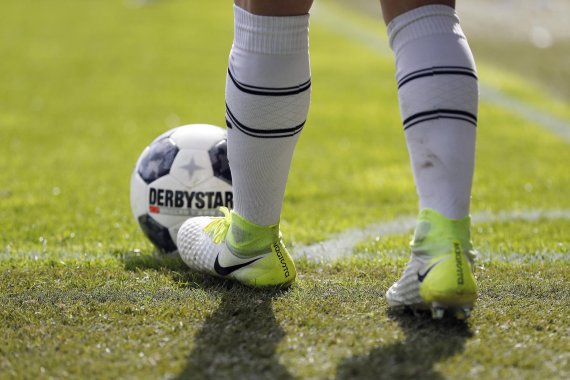 mb-170424-derbystar-fussball-bundesliga Ab der Saison 2018/2019 spielt auch die Bundesliga mit einem offiziellen Spielball von Derbystar.