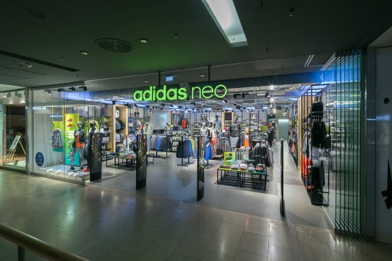 mb-170504-adidas_neo_store Auch Adidas Neo sorgt für Wachstum beim Sportartikelkonzern aus Herzogenaurach.