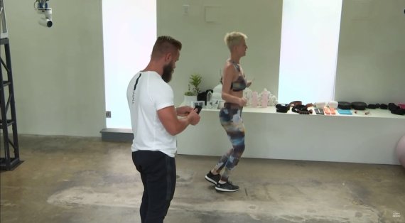 mb-170612-katy-perry-jump-rope Under the instruction of Coach Magnus Lygdbäck, singer Katy Perry completes a fitness workout.