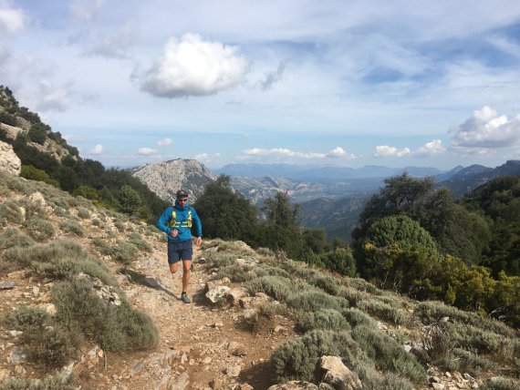 Denis Wischniewski ist Herausgeber des Trail Magazins und leidenschaftlicher Trailläufer.