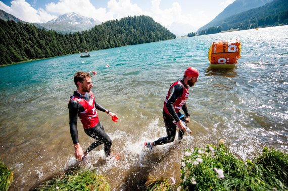 mb-170706-oTILLo SWIMRUN ENGADIN 2016 TEAM 130 JakobEdholm_0D36152-HR Statt von Insel zu Insel geht es im Schweizer Engadin von Bergsee zu Bergsee.