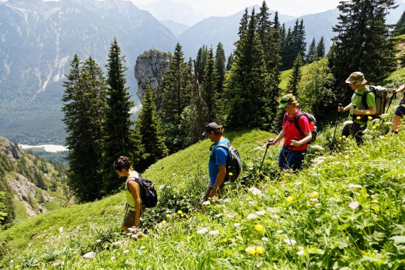 mb-170719-INTERSPORT_Gipfeltreffen_Wandern_Brey_Photography Unter anderem Wanderungen stehen beim Intersport „Gipfeltreffen“ auf dem Plan.