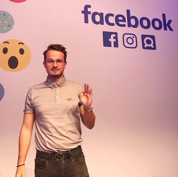 Soccer in social media: Daniel Kramer is responsible for Bundesliga clubs on Facebook.