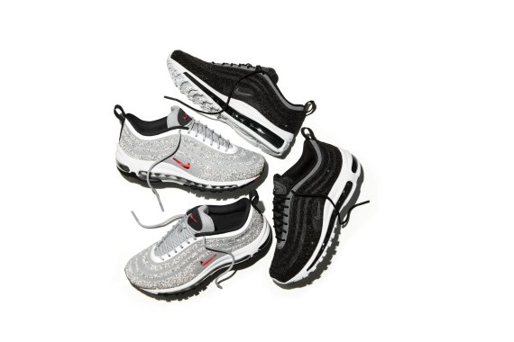 mb-170817-Nike_AMX97_Swarovski_GROUP_PAIRS_original Nikes Air Max 97 Swarovski kommt im September auf den Markt.