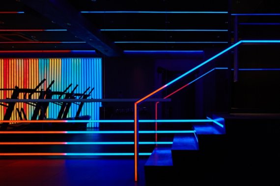 mb-170825-THE-BODY-RIDE-GETOVER-by-fan-Inc02 Sonnendurchflutet war gestern – die neuen Studios setzen auf harte Beats und elektrisierende Lichtshows, um ihre Sportler an die Grenzen zu treiben.