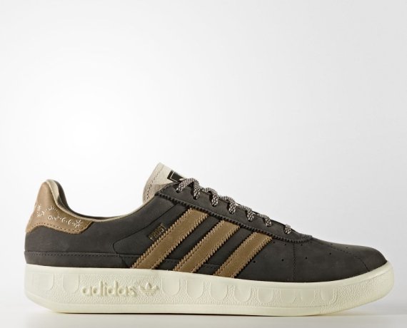 Meant to protect against rainstorms and beer: The leather of the Oktoberfest sneakers by Adidas.