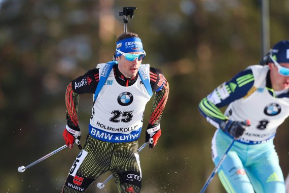 Still on the road in the World Cup with a headband and backpack by the Erdinger brewery: Simon Schempp, biathlon world champion in the mass start.