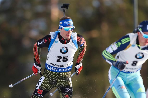 mb-170912-imago27650360h Still on the road in the World Cup with a headband and backpack by the Erdinger brewery: Simon Schempp, biathlon world champion in the mass start.
