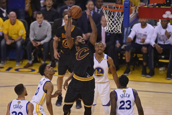 mb-en-170918-imago28743220h Content from NBA stars such as Tristan Thompson (with ball) will also be played out using NFC technology in the future.