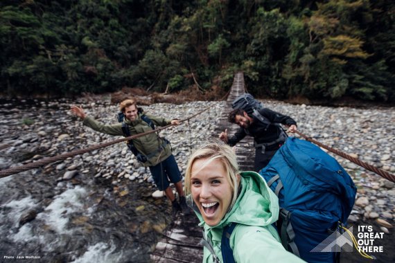 mb-170920-ItsGreatOutThere-JackWolfskin_01 #itsgreatoutthere-Selfie mit den besten Freunden