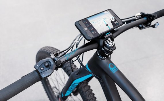 Cobi uses the smartphone and connects (e-)bikers with, among other things, navigation apps