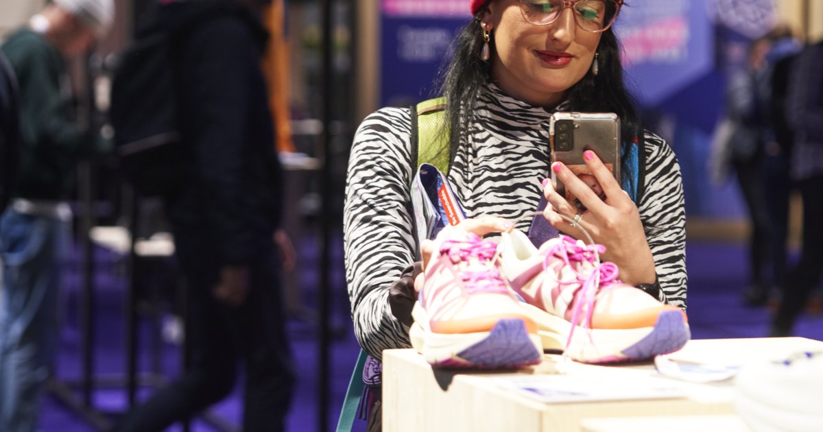Augmented Reality Shopping: Transforming B2B Sporting Goods Retail