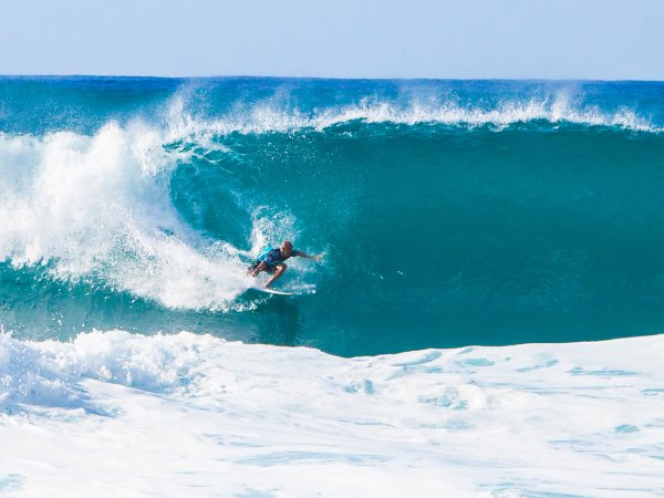 Yoga und Actionsport: Weltklasse-Surfer Kelly Slater gehört zu den Yoga-Begeisterten.