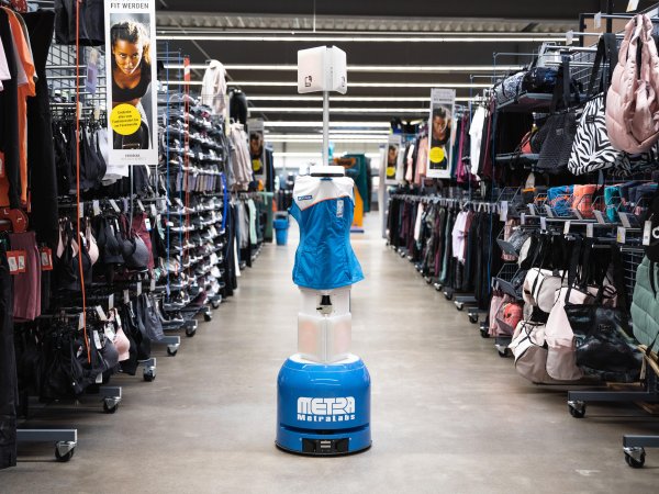 Roboter „Tory“ macht in den Decathlon Filialen die Inventur