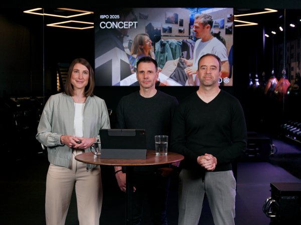 Drei Personen, Lena Haushofer, Chris Beaufils & Christoph Rapp von ISPO präsentieren das neue ISPO 2025 Konzept