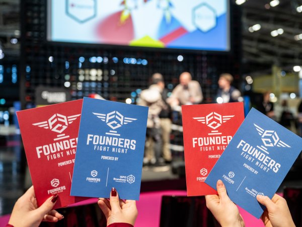 Blue and red cards at the Founders FIght at ISPO 2024