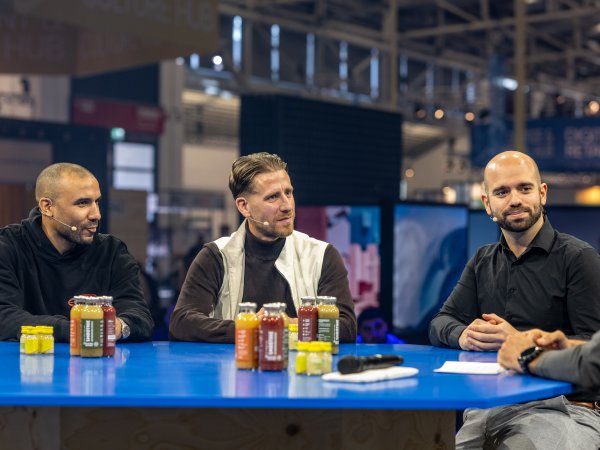 Daniel Donaldson, Hendrik Ruhe und Marco Raimondo Metzger im Talk bei der ISPO 2024