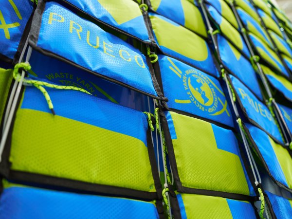 Blau/grüne recyclete Taschen