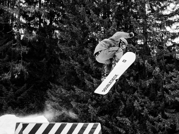 Snowboarder with double deck snowboard