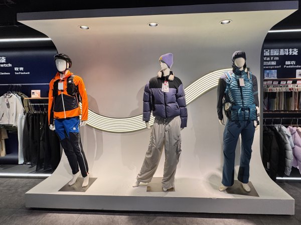 Innovative Outdoor-Kleidung von Suntion im Sotre