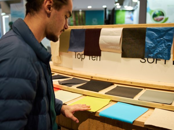 Der ISPO Textrends Marketplace schlägt die Brücke zwischen Messe und digitalem Raum – und verlängert Sichtbarkeit, Kontakte und Geschäftsmöglichkeiten weit über das Event hinaus.