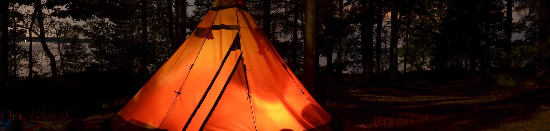 Campingzelt im Wald