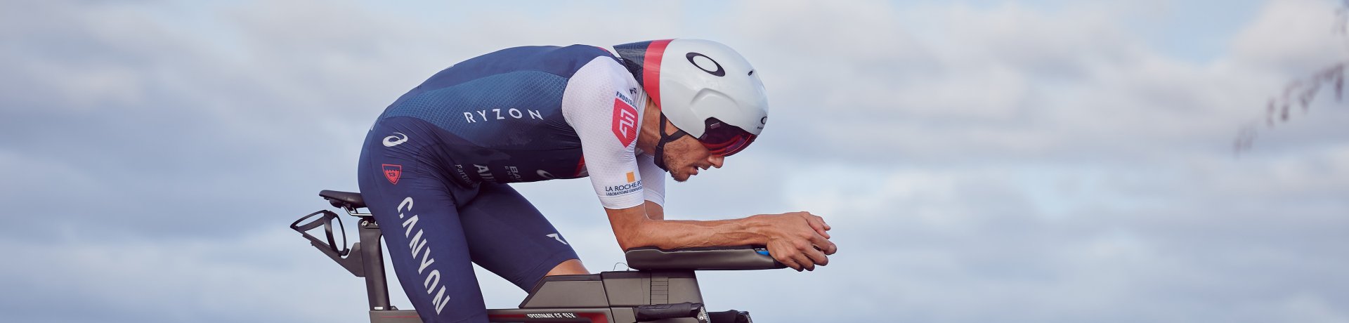 Triathlete Jan Frodeno on the bike course in Hawaii 2019