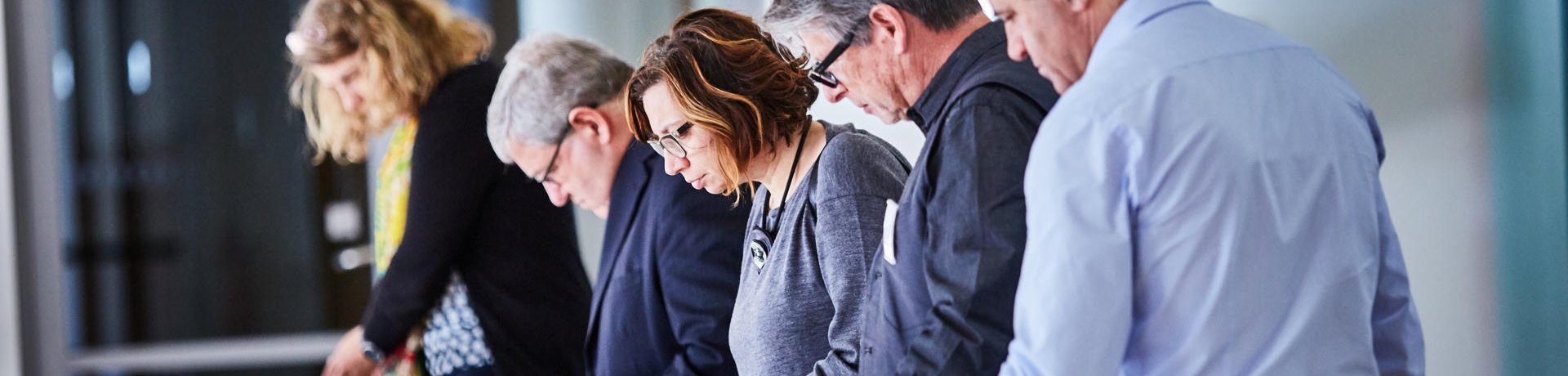 mb-161202-ispo-textrends-2017-jury-meeting-bts-327 Die ISPO-TEXTRENDS-Jury muss eine große Anzahl von Bewerbungen und Einreichungen sichten.