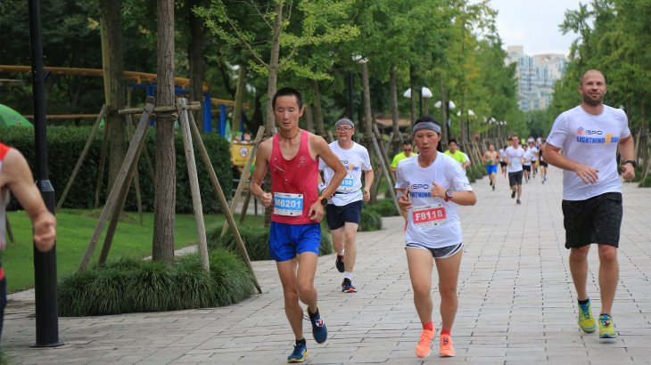Runners at the ISPO Shanghai Morning Run
