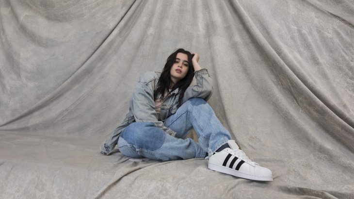 Influencer Barbie Ferreira in der aktuellen Adidas Originals Superstar Kampagne Influencer Barbie Ferreira in der aktuellen Adidas Originals Superstar Kampagne