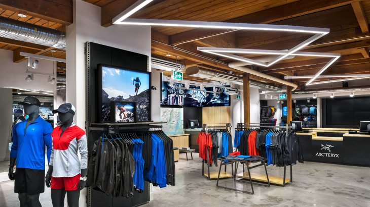 Eine perfekte Mischung aus Bergsport-Enthusiasmus und Urbanität: der neue Arc’Teryx Flagship Store in Vancouver. Eine perfekte Mischung aus Bergsport-Enthusiasmus und Urbanität: der neue Arc’Teryx Flagship Store in Vancouver.