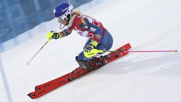 Mikaela Shiffrin gehört bei jedem Rennen zu den Topfavoritinnen und repräsentiert Atomic mit dem Redster-Serie, hier dem Slalom-Ski S9 Mikaela Shiffrin gehört bei jedem Rennen zu den Topfavoritinnen und repräsentiert Atomic mit dem Redster-Serie, hier dem Slalom-Ski S9