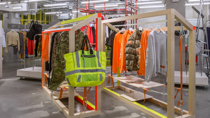 Streetwear mal anders: Im Moskauer Concept-Store km20 trifft High-Fashion auf Streetwear, Sport und Lifestyle. Streetwear mal anders: Im Moskauer Concept-Store km20 trifft High-Fashion auf Streetwear, Sport und Lifestyle.