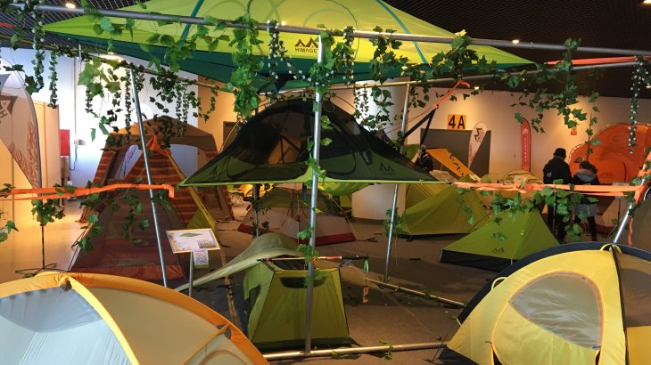 A tree house is to complicated to build? The ISPO Beijing presents plenty of alternatives. With the products of Himaget you can build your own tent city up in the trees. A tree house is to complicated to build? The ISPO Beijing presents plenty of alternatives. With the products of Himaget you can build your own tent city up in the trees.