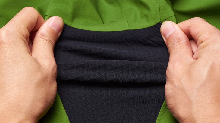 Quelle: BLACKYAK GORE® Stretch Panels auf der Rückseite schaffen ein neues Tragegefühl.