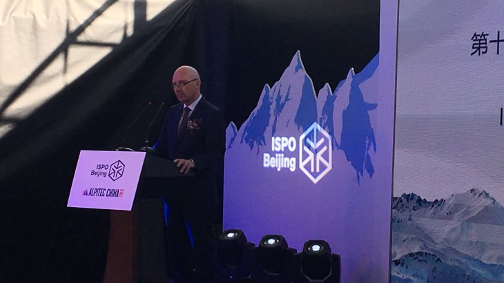Klaus Dittrich, Vorsitzender der Geschäftsführung der Messe München, mit seiner Eröffnungsrede bei der Opening Ceremony der ISPO Beijing 2018 Klaus Dittrich, Vorsitzender der Geschäftsführung der Messe München, mit seiner Eröffnungsrede bei der Opening Ceremony der ISPO Beijing 2018