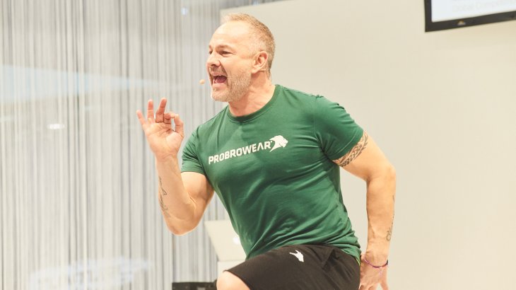 Der Schweizer Fitnesstrainer Pierre Ammann bringt die Teilnehmer im Health & Fitness Forum ins Schwitzen.