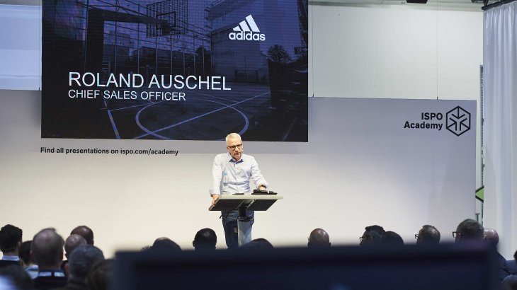Auf dem Adidas Symposium spricht unter anderem Roland Auschel, Chief Sales Officer von Adidas, über die digitale Zukunft der Branche. Auf dem Adidas Symposium spricht unter anderem Roland Auschel, Chief Sales Officer von Adidas, über die digitale Zukunft der Branche.
