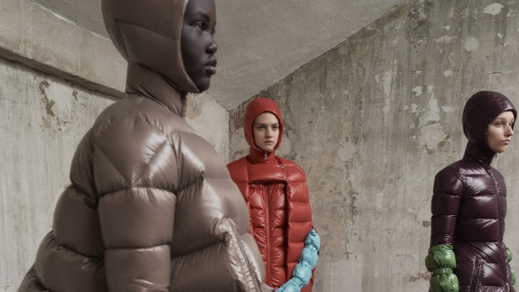 Der Daunenjackenhersteller Moncler ist eine Kollaboration mit acht Designern eingegangen, darunter mit Pierpaolo Piccioli. Präsentiert wurden die Ergebnisse in Mailand Der Daunenjackenhersteller Moncler ist eine Kollaboration mit acht Designern eingegangen, darunter mit Pierpaolo Piccioli. Präsentiert wurden die Ergebnisse in Mailand
