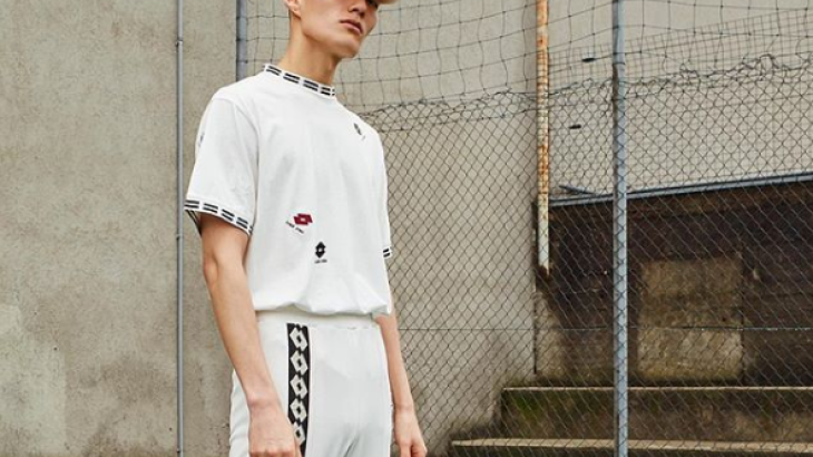 Together with the Croatian designer Damir Doma, the Italian sports goods manufacturer Lotto has launched a fashion line. This outfit is from the Autumn/Winter 2018 collection. Milan-based Doma once studied fashion design in Munich and Berlin.