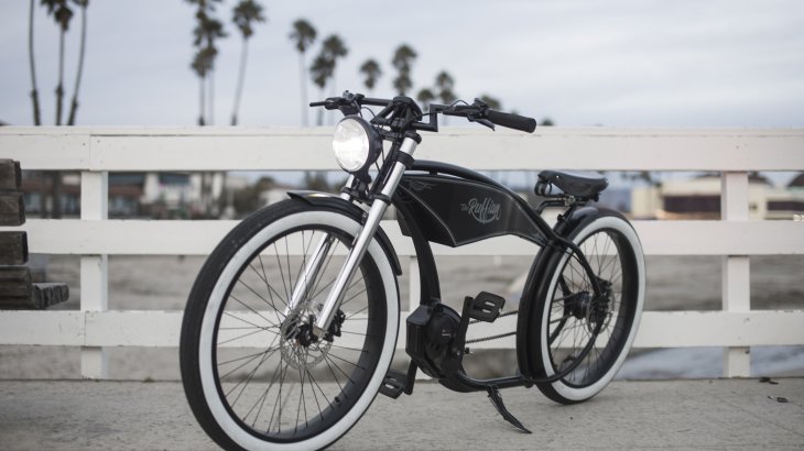 Das Ruff Cycles Ruffian Black verbindet Mobilität mit edlem Design. Nicht nur Harley-Davidson-Freunde dürften bei diesem geschwungenen Retro-Look auf ihre Kosten kommen. Das Ruff Cycles Ruffian Black verbindet Mobilität mit edlem Design. Nicht nur Harley-Davidson-Freunde dürften bei diesem geschwungenen Retro-Look auf ihre Kosten kommen.
