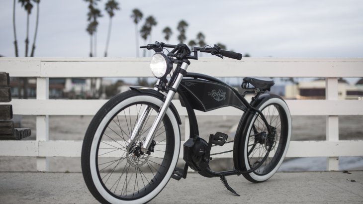 The Ruff Cycles Ruffian Black combines mobility with elegant design. Not only Harley-Davidson fans should get their money's worth with this sweeping retro look.