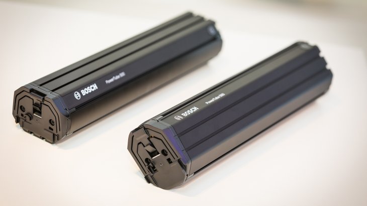 Bosch setzt bei seinen E-Bike-Lösungen auf sein „Dual Battery“-System, das intelligent zwischen zwei Akkus umschaltet, die im Rahmen untergebracht sind.