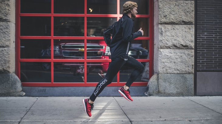 Trend 3, Influencer motivation: Running has long since arrived in the social media. Brands have discovered influencers such as bloggers and athletes. With its #runyourworld campaign, Saucony, for example, uses bloggers that bring users closer to the most beautiful corners of various metropolises in posts, pictures and blog entries and thus encourage them to jog. Trend 3, Influencer motivation: Running has long since arrived in the social media. Brands have discovered influencers such as bloggers and athletes. With its #runyourworld campaign, Saucony, for example, uses bloggers that bring users closer to the most beautiful corners of various metropolises in posts, pictures and blog entries and thus encourage them to jog.