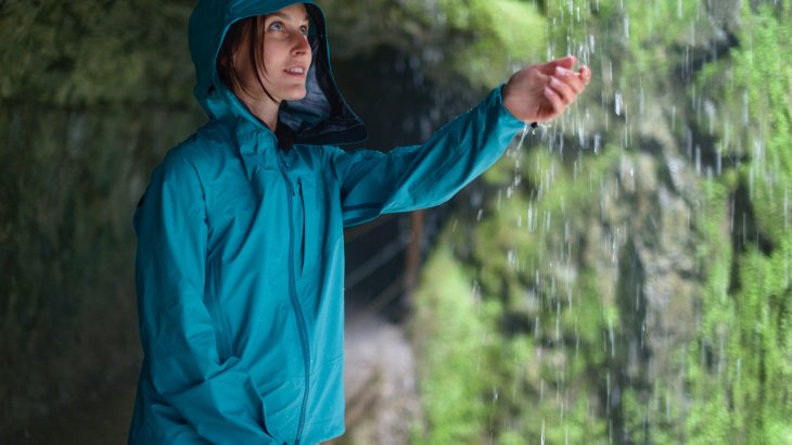 Robust und wasserdicht: Mit der Brangus Jacke von Blackyak bleibt man auch im Regenschauer angenehm trocken. Robust und wasserdicht: Mit der Brangus Jacke von Blackyak bleibt man auch im Regenschauer angenehm trocken.