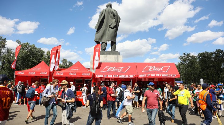 Credit: Imago Budweiser has been a sponsor of Fifa since the 1986 World Cup in Mexico. As an official sponsor, Budweiser enjoys the exclusive right to serve beer at the World Cup. Like here behind the Lenin statue in Moscow.