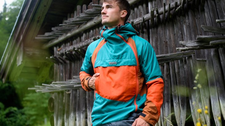 80s retro look meets hi-tech: The cool jacket from Páramo has a number of useful features and boasts an old-school look. 