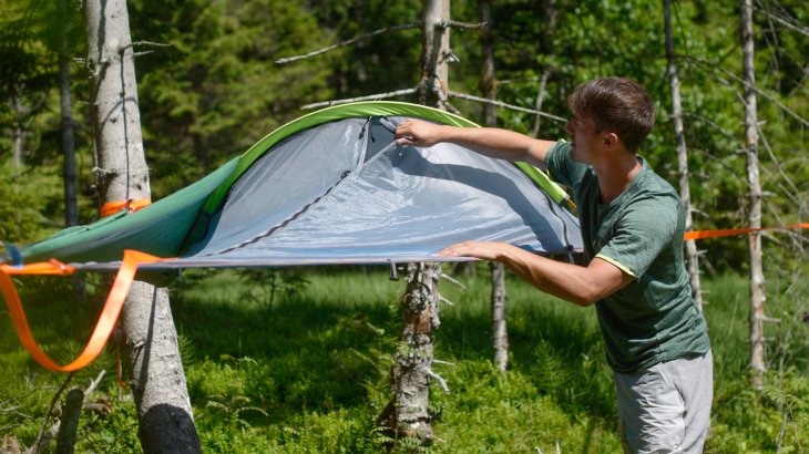 Frei über dem Boden schweben und das Gefühl von Schwerelosigkeit genießen, mit dem Tree-Tent von Tentsile kein Problem mehr. Frei über dem Boden schweben und das Gefühl von Schwerelosigkeit genießen, mit dem Tree-Tent von Tentsile kein Problem mehr.