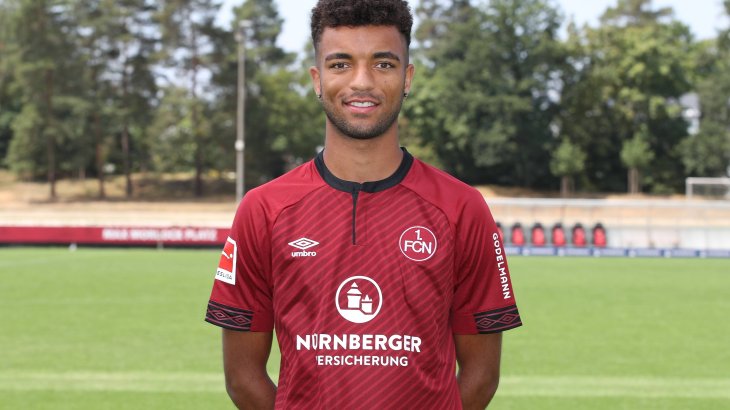 Aufsteiger 1. FC Nürnberg wirbt mindestens noch bis zum Saisonende mit einem regionalen Unternehmen, der Nürnberger Versicherungsgruppe. Die überweist dem FCN 1,5 Millionen Euro pro Jahr dafür.